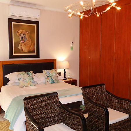 The Leopard Tree Bed & Breakfast Полокване Екстериор снимка