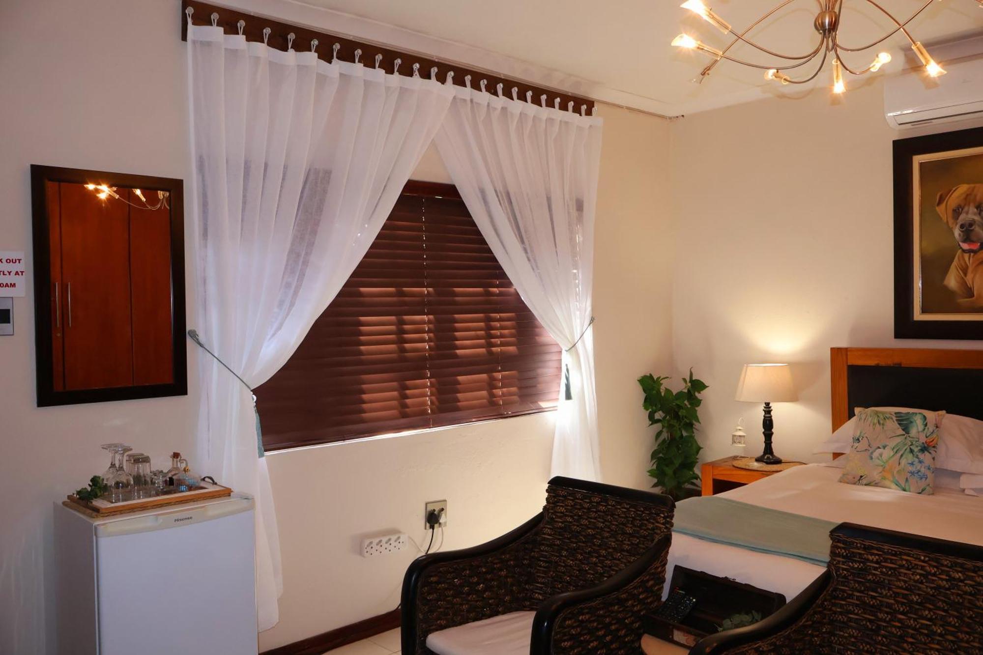The Leopard Tree Bed & Breakfast Полокване Екстериор снимка