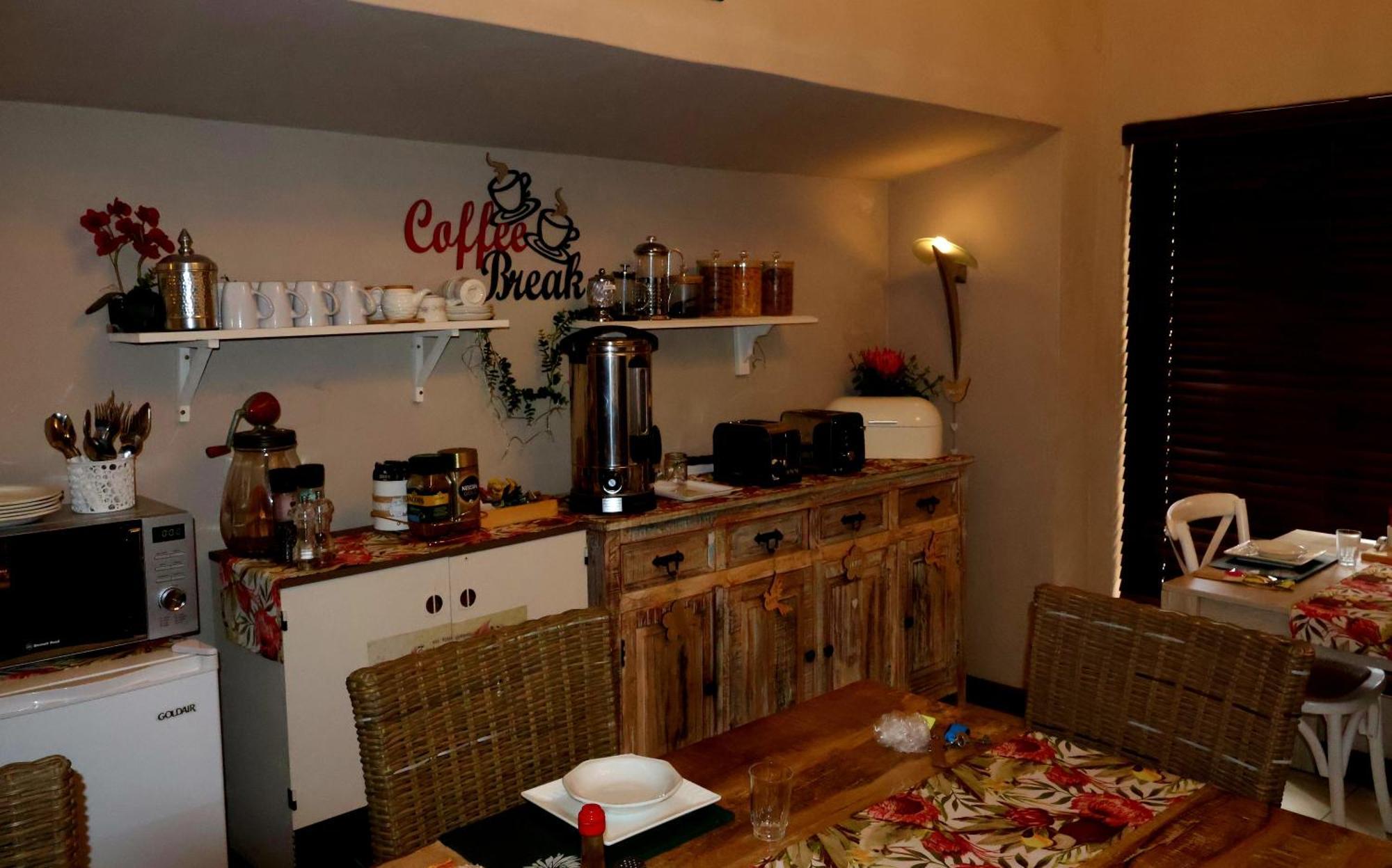 The Leopard Tree Bed & Breakfast Полокване Екстериор снимка