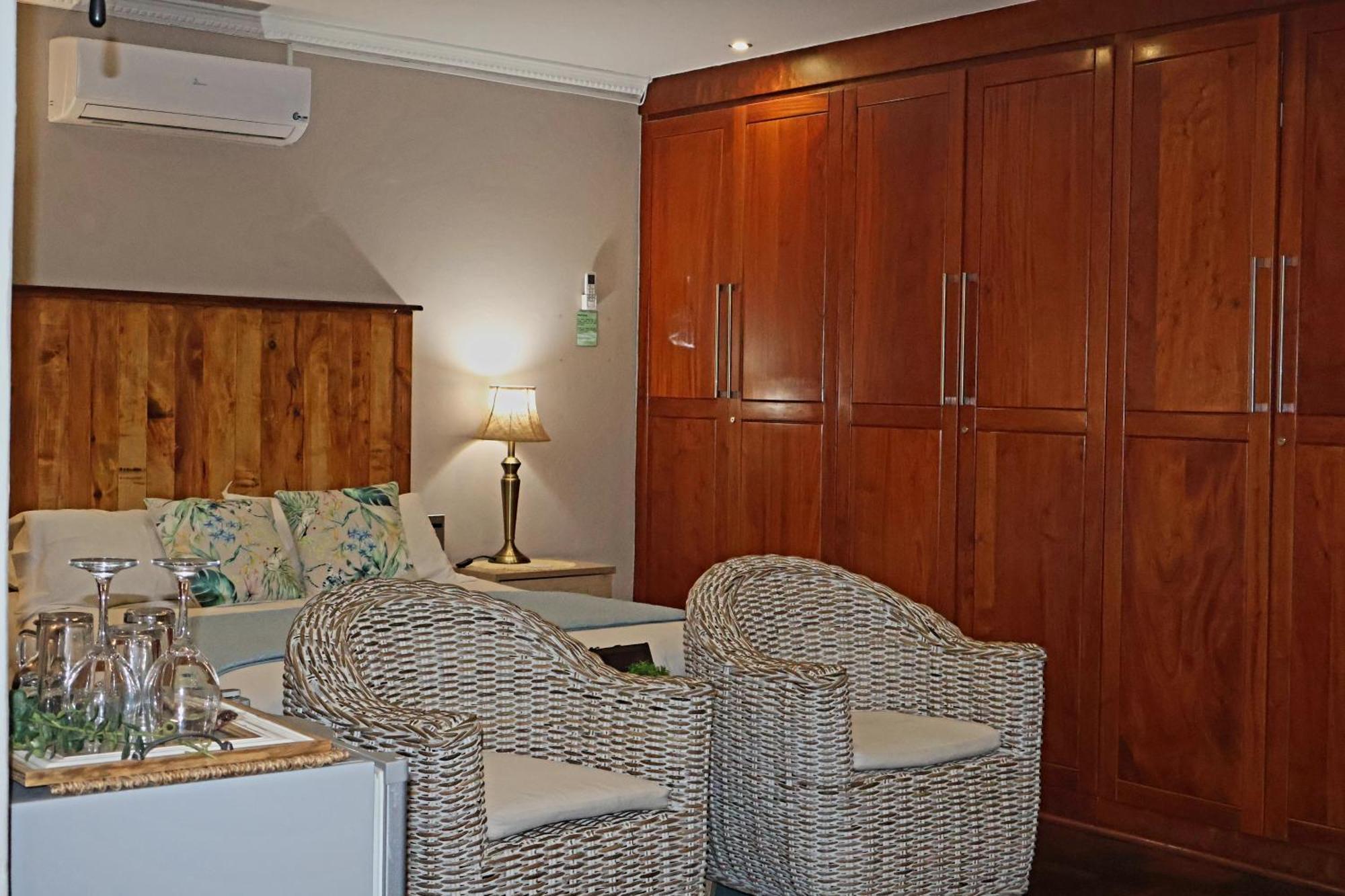 The Leopard Tree Bed & Breakfast Полокване Екстериор снимка