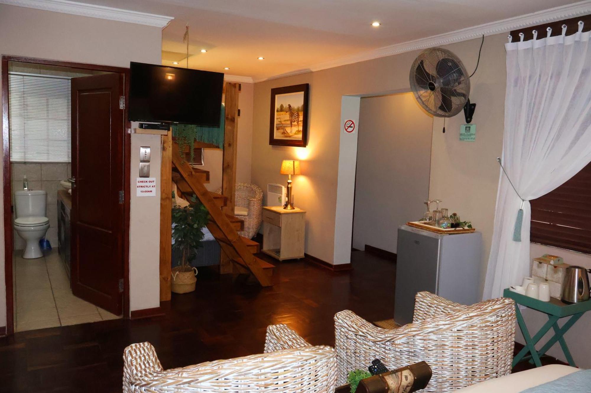 The Leopard Tree Bed & Breakfast Полокване Екстериор снимка