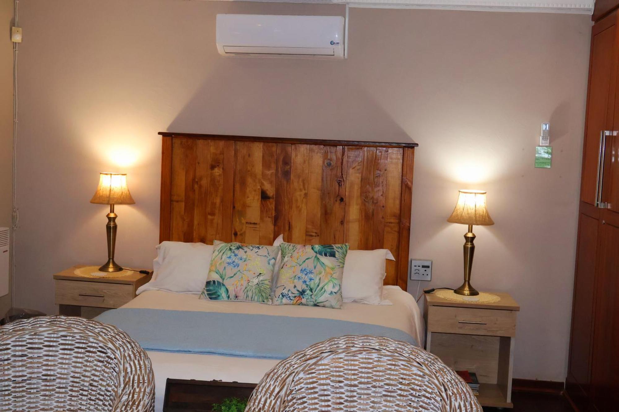 The Leopard Tree Bed & Breakfast Полокване Екстериор снимка